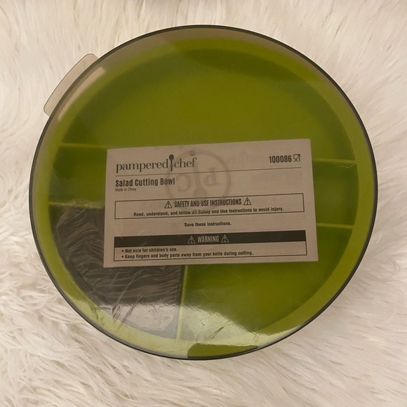 Pampered Chef Kitchen Nwt Pampered Chef Salad Cutting Bowl Poshmark